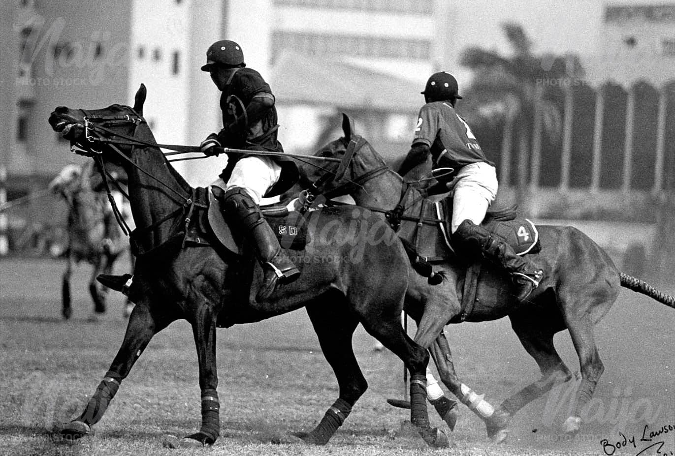 PLAYING POLO
